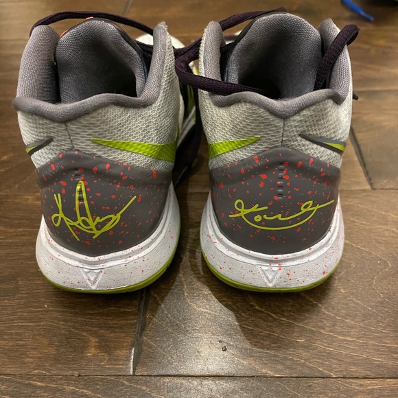 2019 Kyrie 5 GS 'Mamba Mentality youth size 4 shoes sneakers - Picture 4 of 5